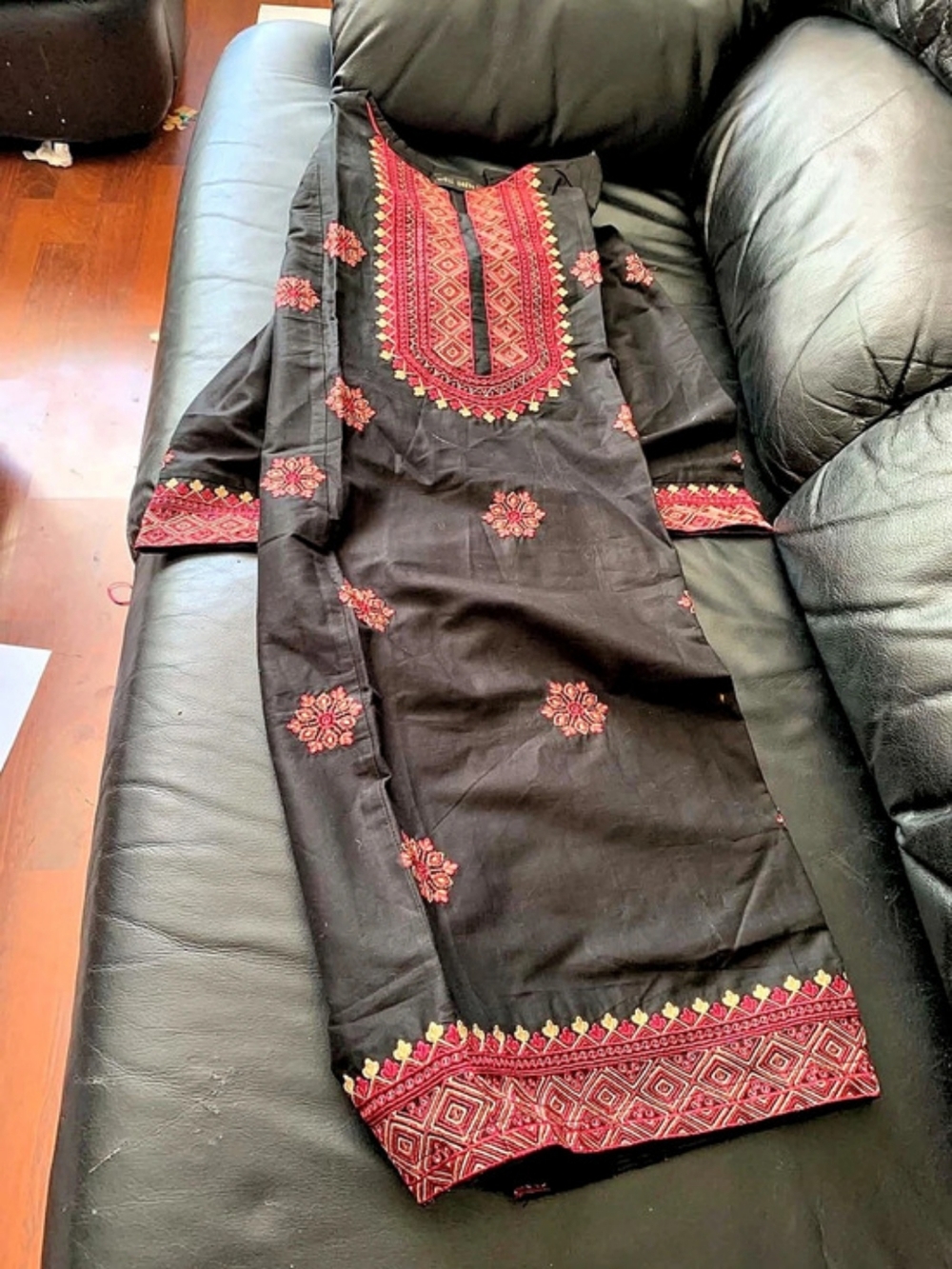 Well Dress Embroidered 3 Pices Suit With Farshi Shalwer With Chiffon Duppata
